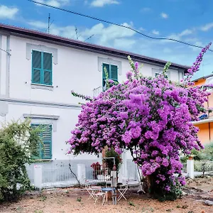 Casa Elegante In Mezzo Al Apartamento La Spezia